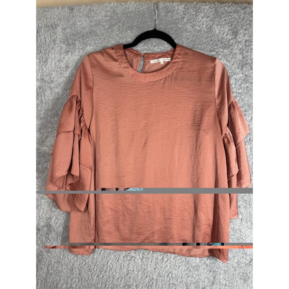women's blouse from the brand Violet + Claire Large